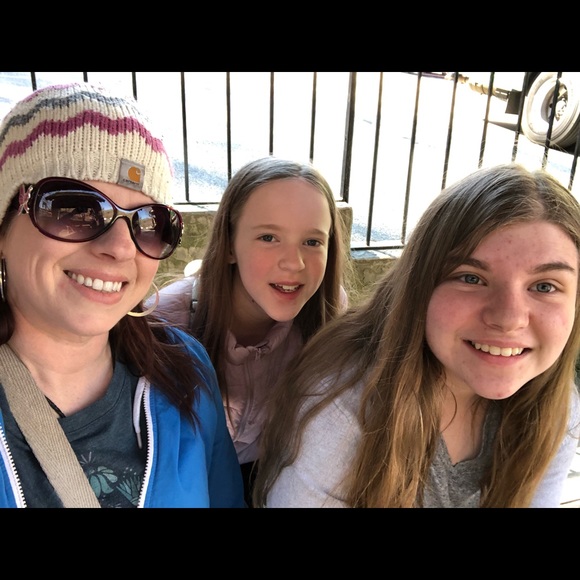 Meet your Posher, Valerie - Picture 2 of 5